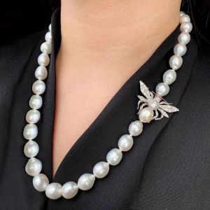 Vintage Round Cut Pearl Bee Necklace For Women