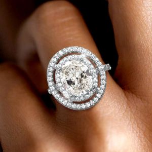 Oval Cut Halo Engagement Rings