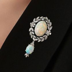 Vintage Milgrain Wreath Design Oval Cut Opal Brooch For Women